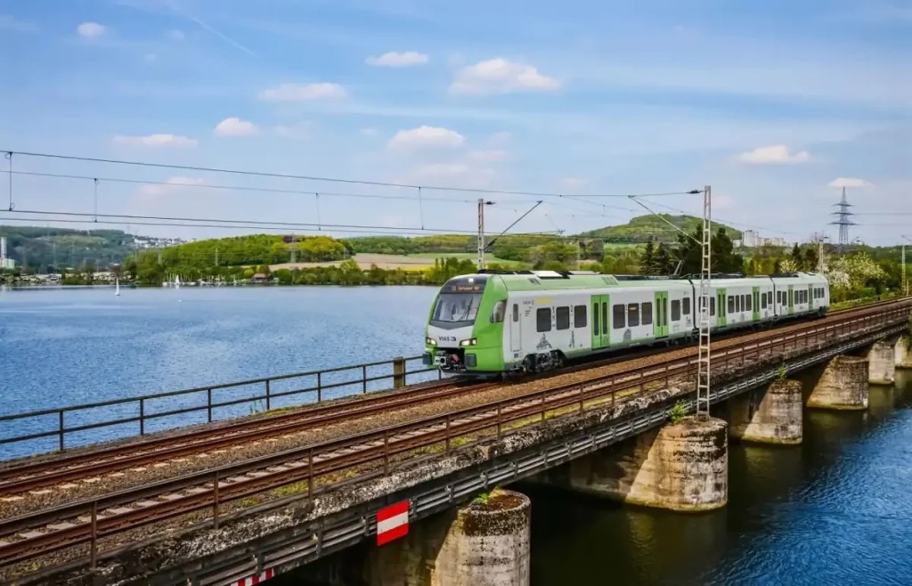 Stadler поставить 36 поїздів FLIRT XL для Рейн-Рурської мережі Stadler поставить 36 поїздів FLIRT XL для Рейн-Рурської мережі