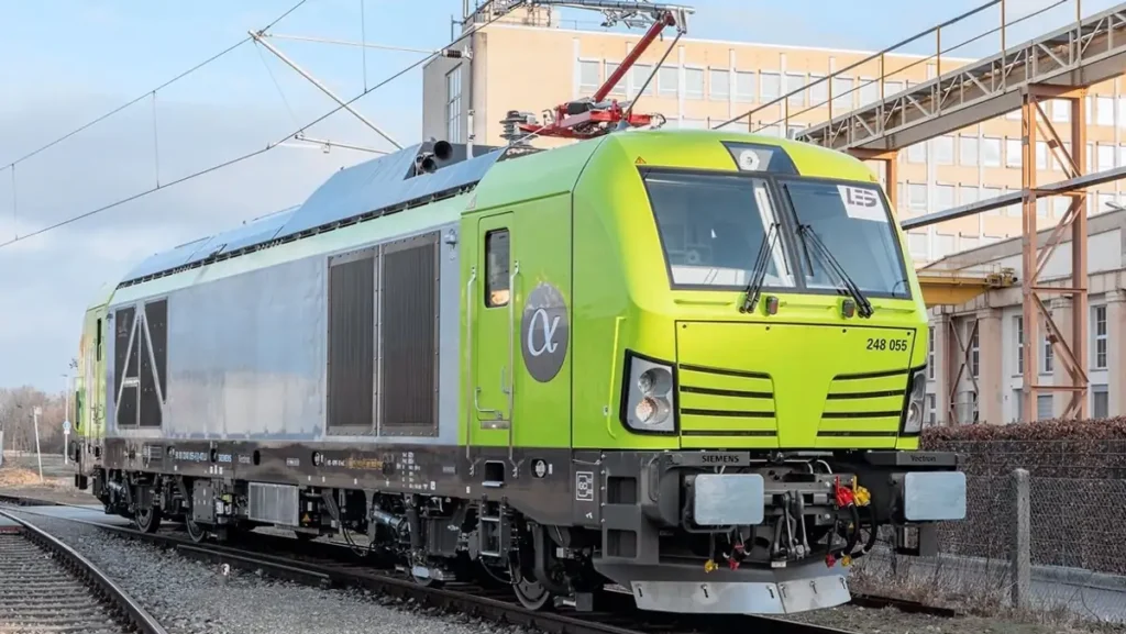 Alpha Trains Expands Fleet with New Vectron Dual Mode Locomotives Alpha Trains Expands Fleet with New Vectron Dual Mode Locomotives