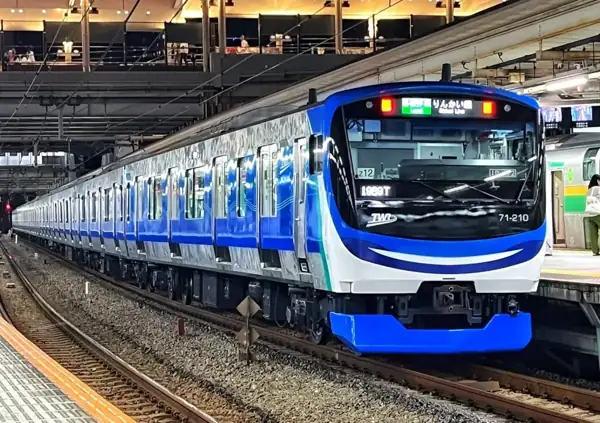 Электропоезд J-TREC начал эксплуатацию на линии Ринкай в Токио Электропоезд J-TREC начал эксплуатацию на линии Ринкай в Токио