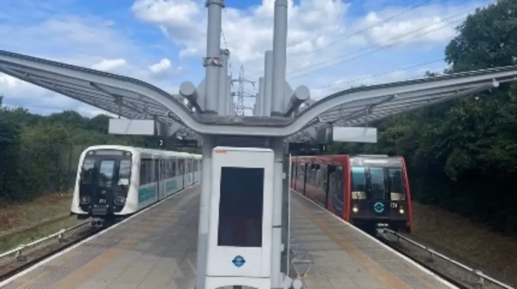 DRL train fleet transforms London’s urban transport system DRL train fleet transforms London’s urban transport system