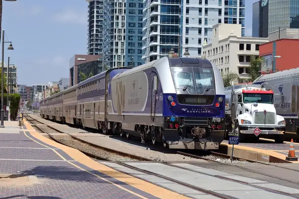 Amtrak Pacific Surfliner Cooperates with SeaWorld San Diego on New Travel Offers