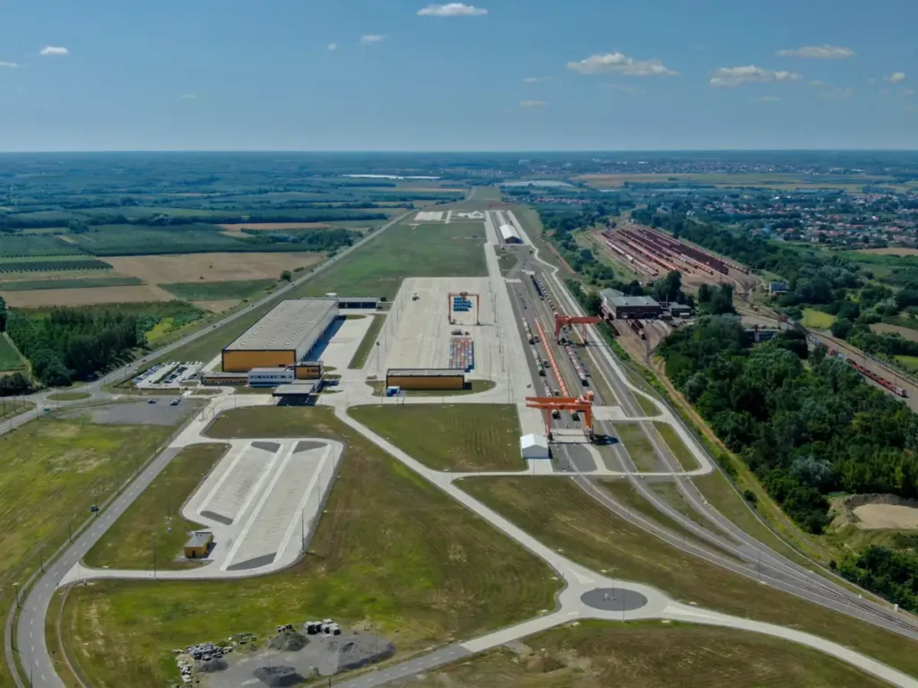 East-West Gate — Intermodal Terminal and Warehouse of World-Class Standard in Fényeslitke East-West Gate — Intermodal Terminal and Warehouse of World-Class Standard in Fényeslitke
