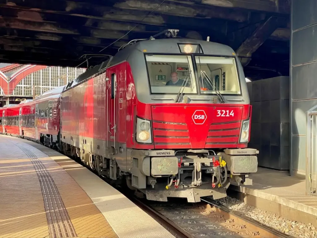 Talgo 230 high-speed trains connect Copenhagen and Hamburg