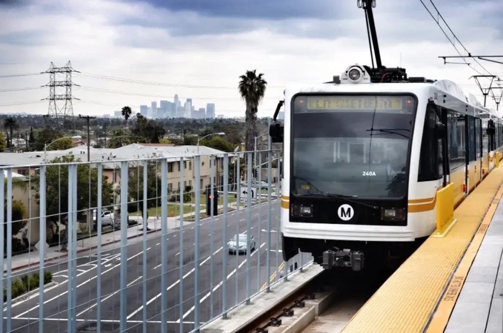 LA Metro Ridership Holds Strong Amid Expansion and Growth LA Metro Ridership Holds Strong Amid Expansion and Growth