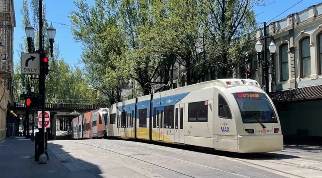 TriMet staff cuts aimed at closing budget gap TriMet staff cuts aimed at closing budget gap