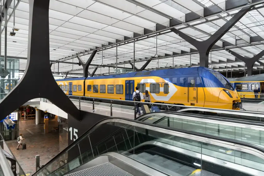 NS orders 36 Stadler FLIRT trains for Dutch network NS orders 36 Stadler FLIRT trains for Dutch network