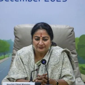 Delhi CM warns DMRC over metro dust pollution