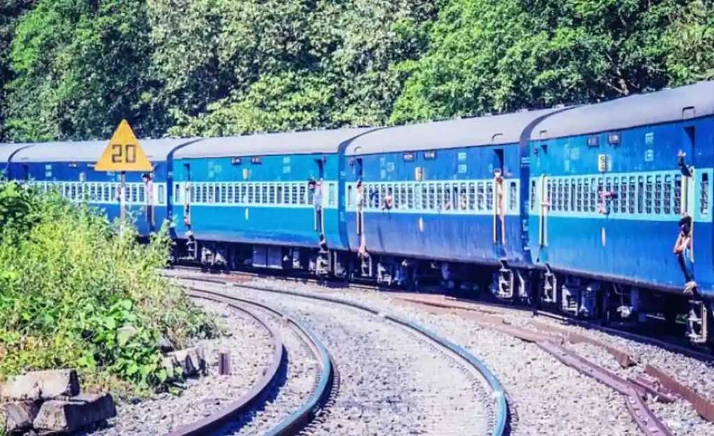 Special Katra–Delhi trains: 1,600+ passengers in two days Special Katra–Delhi trains: 1,600+ passengers in two days
