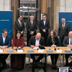 Passenger coach procurement in Slovenia — IC+ and Vectron