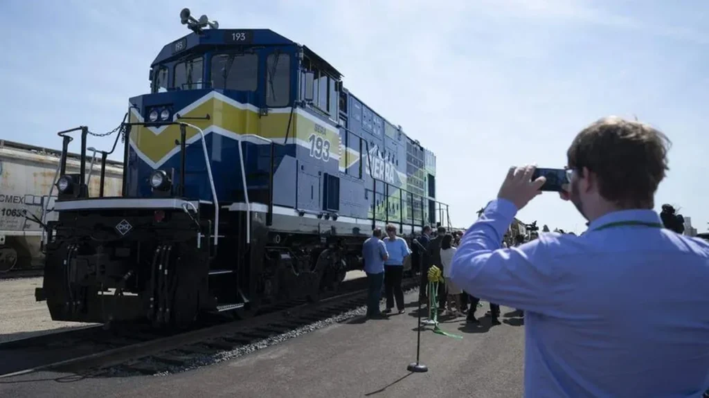 Hydrogen-battery switcher locomotive in the US Hydrogen-battery switcher locomotive in the US