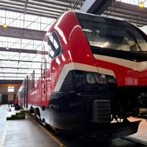 Stadler hybrid train for CP: order, speed, timeline