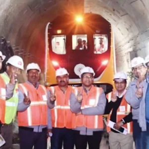 Agra Metro trial run on 6 km Mankameshwar–ISBT