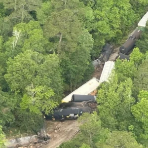 Union Pacific derailment near Beaumont involves 20 cars