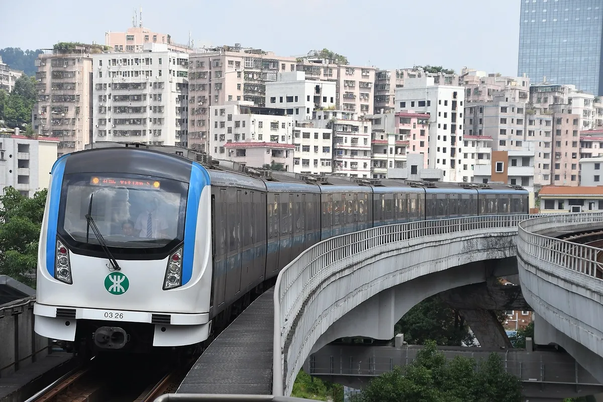 China metro networks reach 10,004.8km