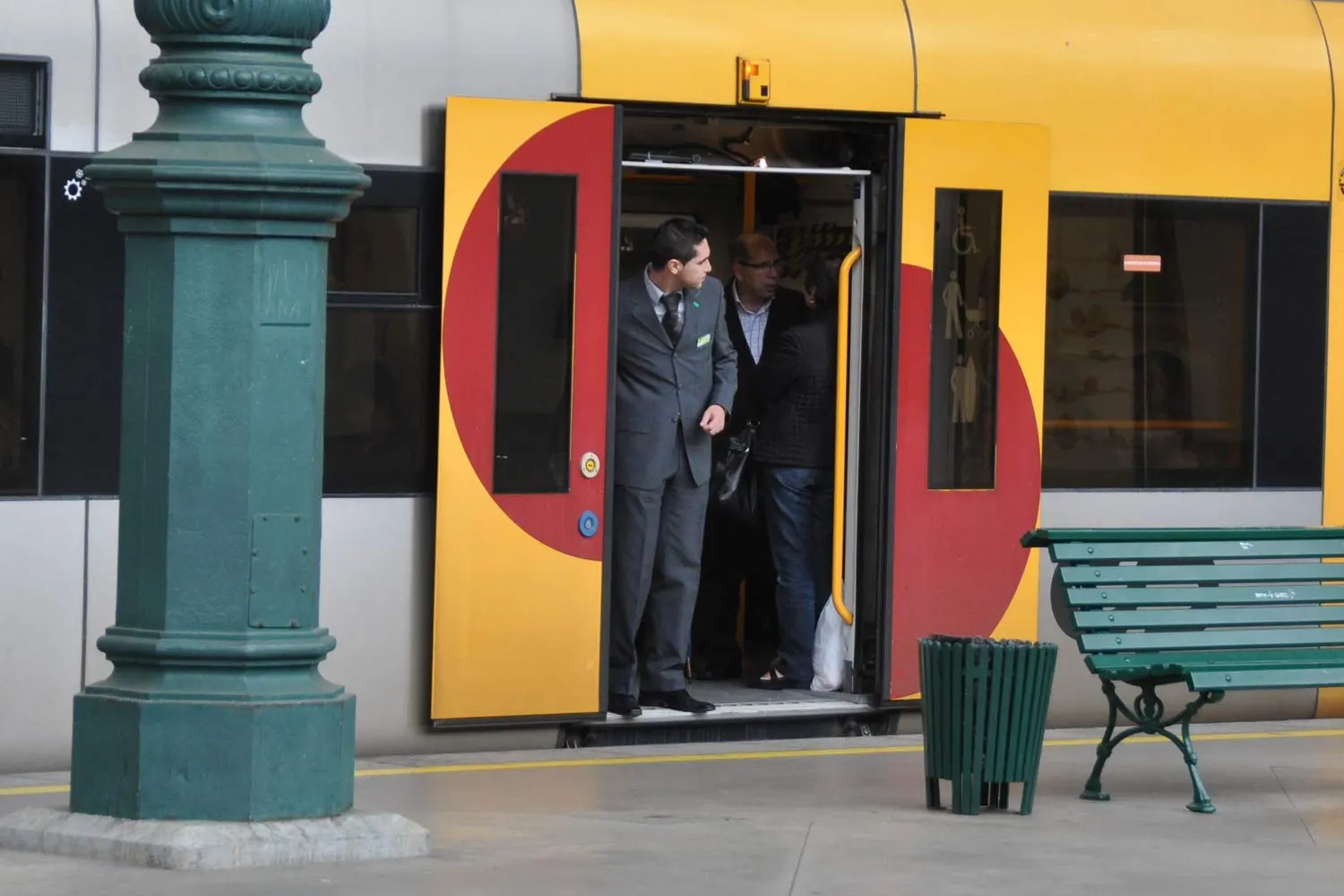 On-board ticket sales stay on Renfe and CP trains