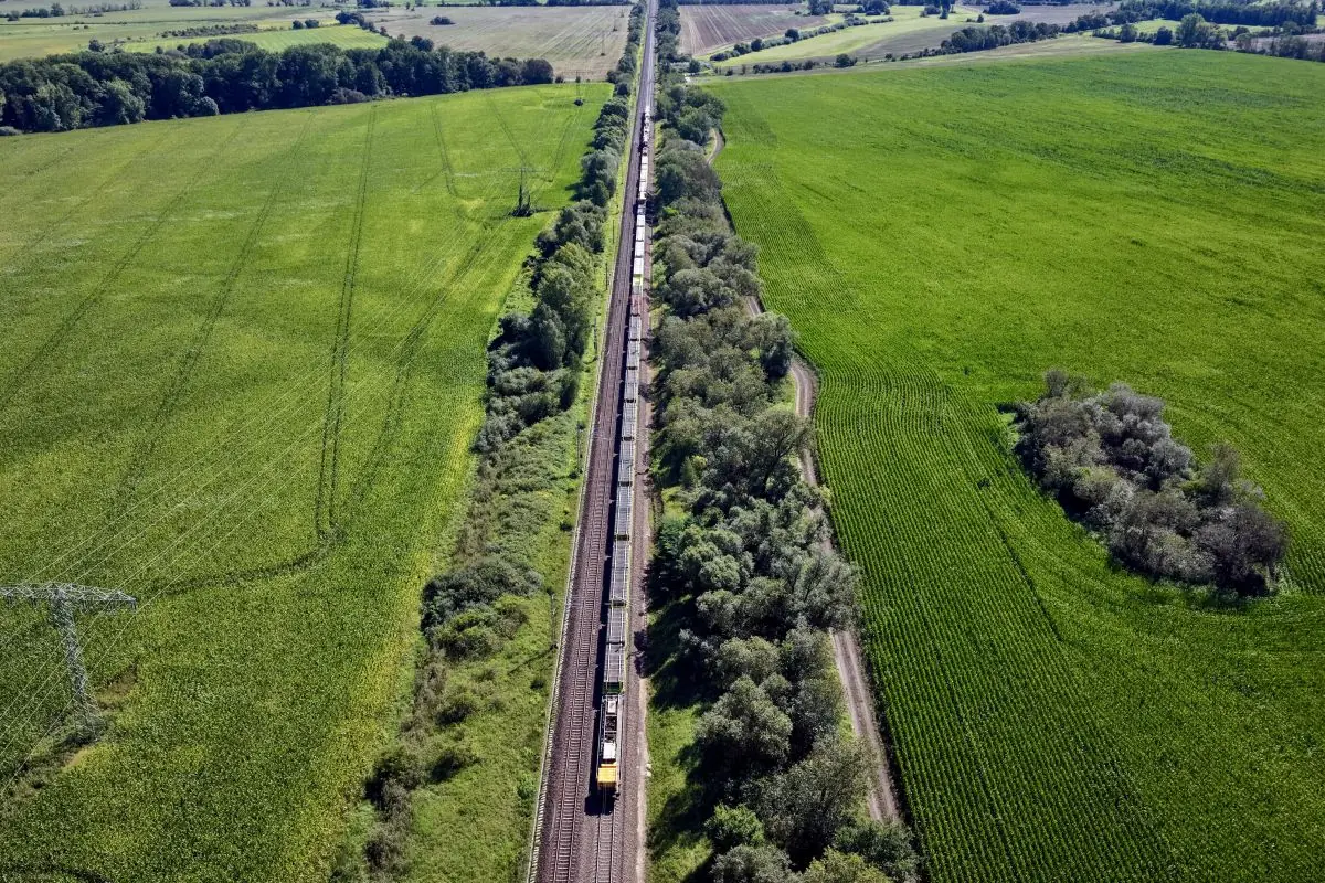 Trains return as Hamburg–Berlin corridor reopens Trains return as Hamburg–Berlin corridor reopens