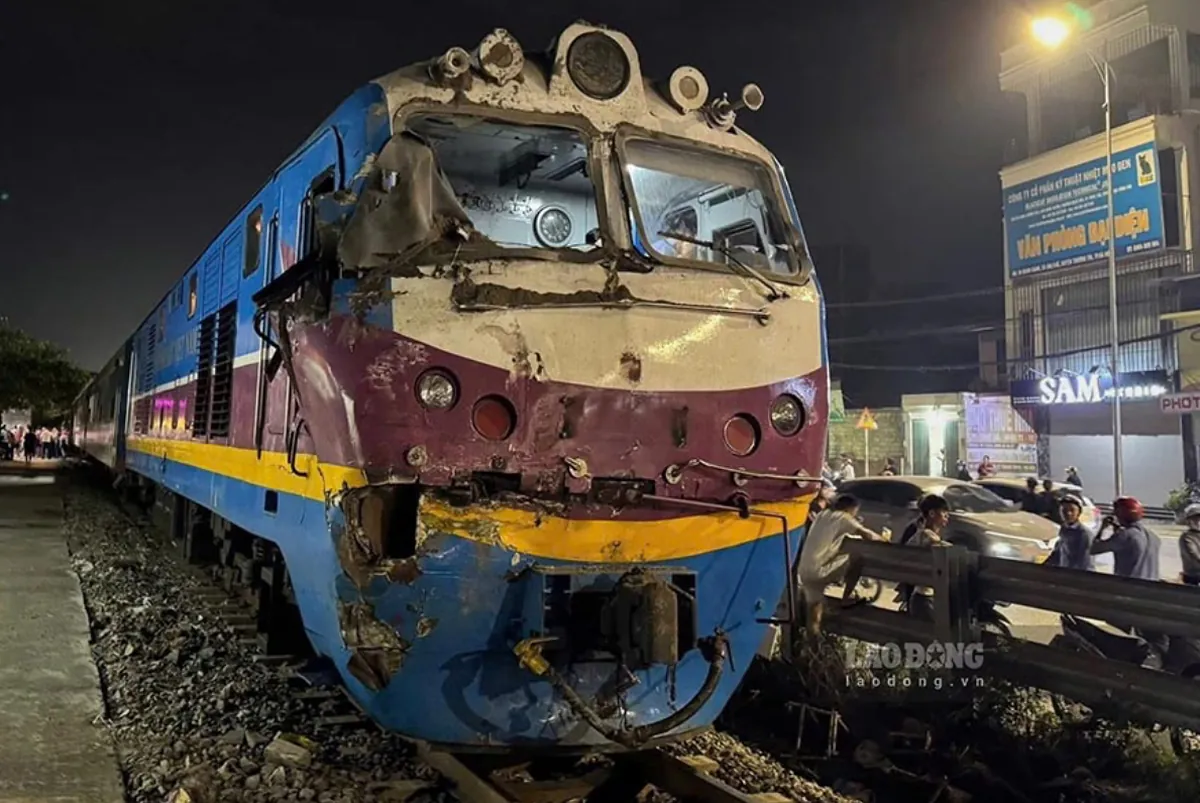 Hanoi train-truck accident under investigation Hanoi train-truck accident under investigation