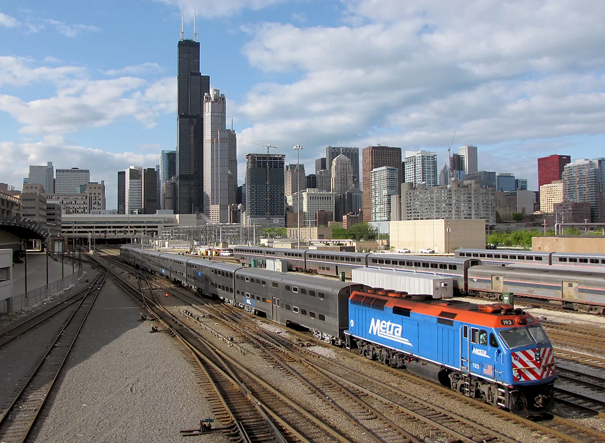 Metra train in downtown Chicago Metra train in downtown Chicago
