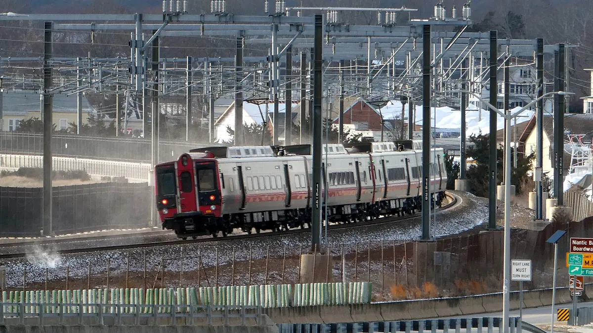 Westbound Shore Line East train in Niantic