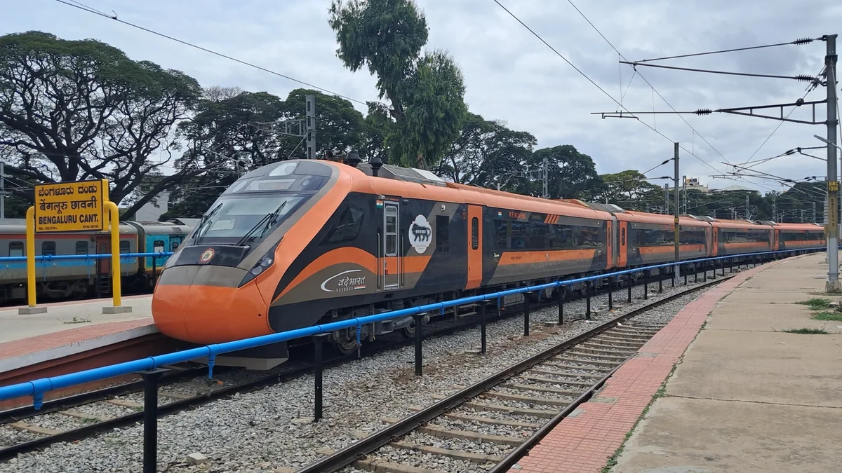 Madurai Bengaluru Vande Bharat Express Madurai Bengaluru Cantonment Vande Bharat Express at Bengaluru Cantonment station