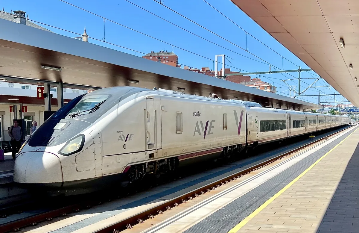Renfe S106 Talgo Avril at Zamora station Renfe S106 Talgo Avril train at Zamora station