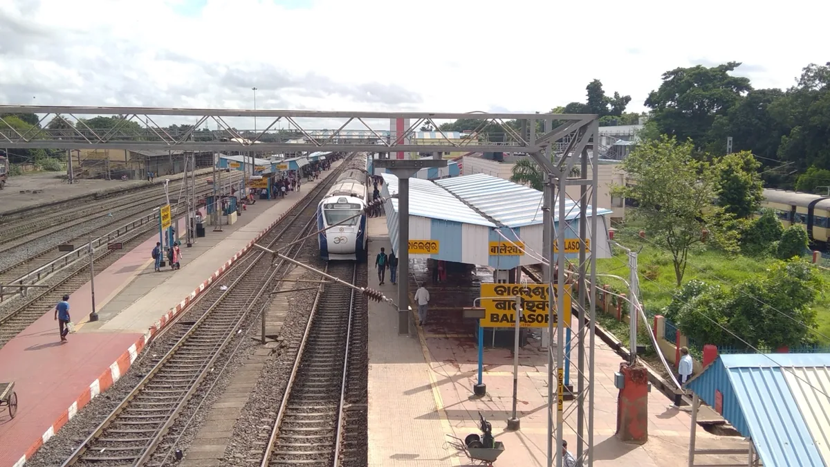Howrah–Puri Vande Bharat at Balasore Howrah–Puri Vande Bharat Express at Balasore railway station