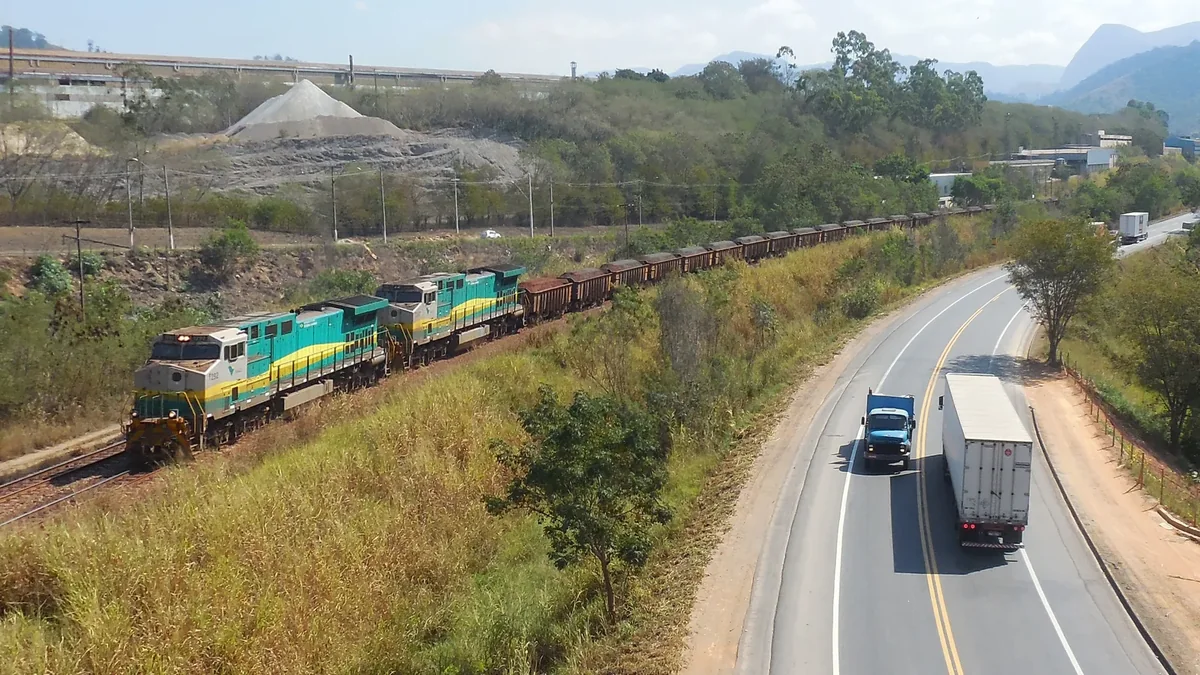 Vale iron ore train on the Vitória a Minas Railway beside BR-381 in Timóteo, Brazil Vale iron ore train on the Vitória a Minas Railway beside BR-381 in Timóteo, Brazil