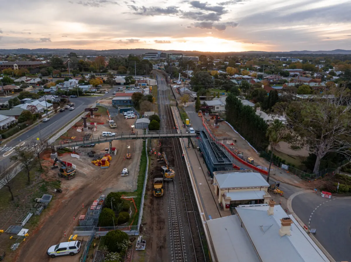Wagga Mothers Bridge Span Installed by Crane Wagga Mothers Bridge Span Installed by Crane