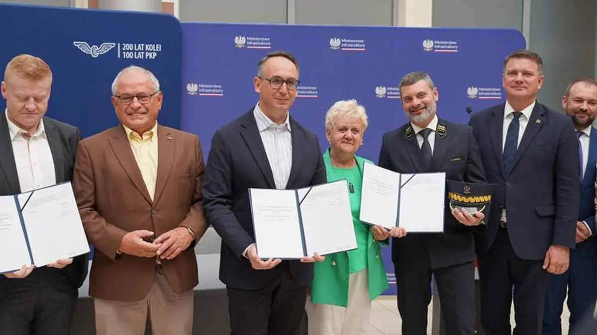 PKP Awards Opoczno Południe Station Building Contract