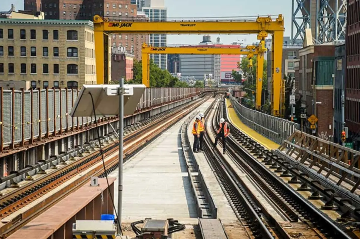 Park Avenue Viaduct structural work is complete 60 months early and $195 million under budget, with Metro-North trains running. Park Avenue Viaduct structural work is complete 60 months early and $195 million under budget, with Metro-North trains running.