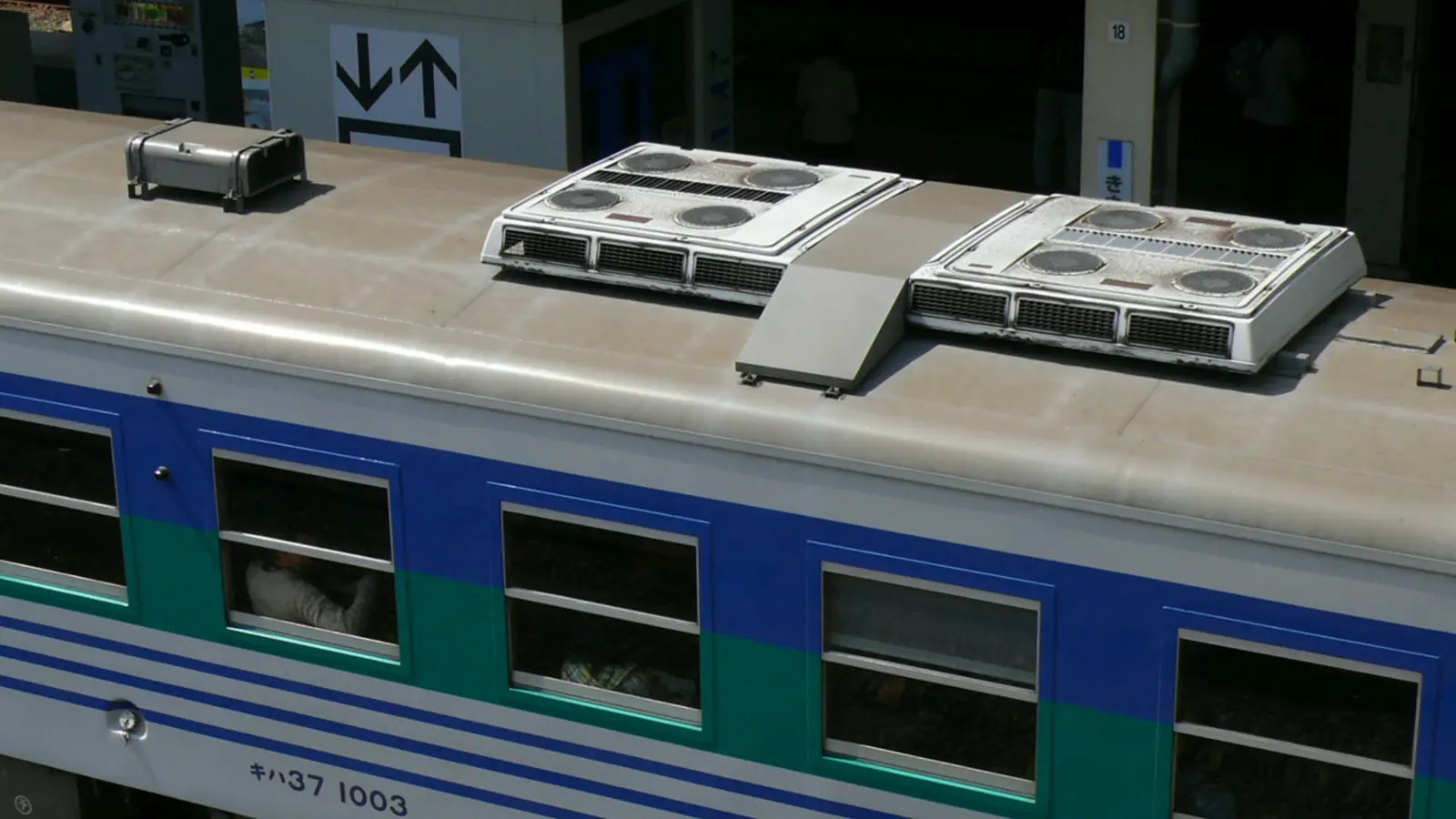 Roof-mounted air-conditioning units on a JR East KiHa 37 railcar.