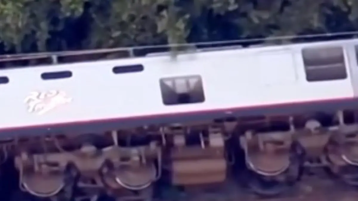 Freight Train Derailment in Japan Disrupts South Kyushu Freight Train Derailment in Japan Disrupts South Kyushu