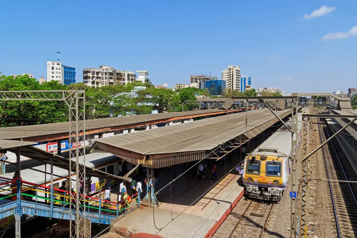 Khar Road station platforms and a Mumbai suburban train viewed from above Khar Road station platforms and a Mumbai suburban train viewed from above