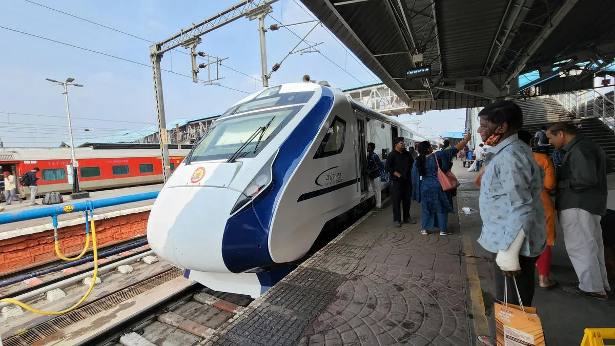 Vande Bharat train standing at an electrified Indian railway station platform Vande Bharat train standing at an electrified Indian railway station platform