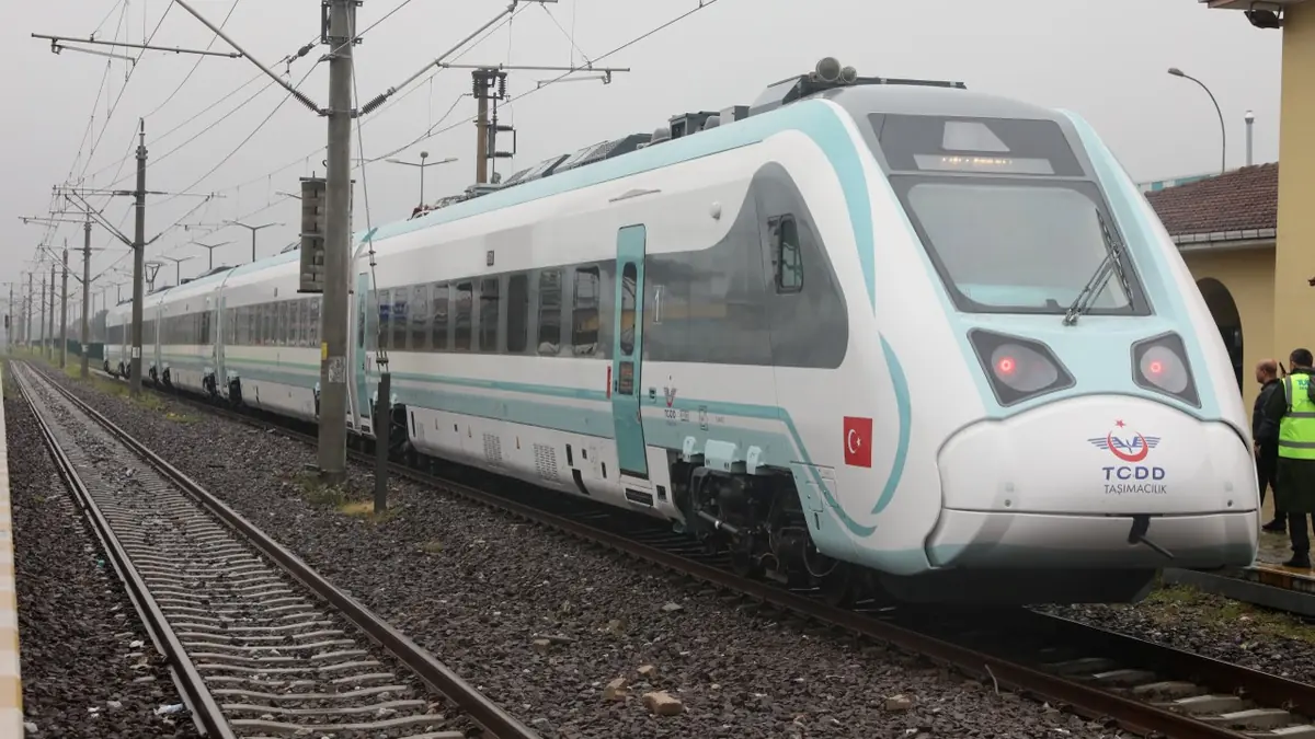 Turkish-built EMUs begin Uzunköprü–Halkalı service with 324-passenger capacity, wheelchair spaces and speeds up to 160 km/h. Turkish-built EMUs begin Uzunköprü–Halkalı service with 324-passenger capacity, wheelchair spaces and speeds up to 160 km/h.