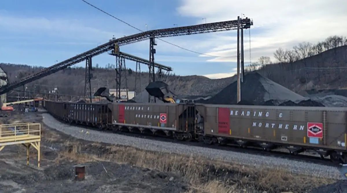 Reading & Northern First-Half Carload Record Reading & Northern First-Half Carload Record