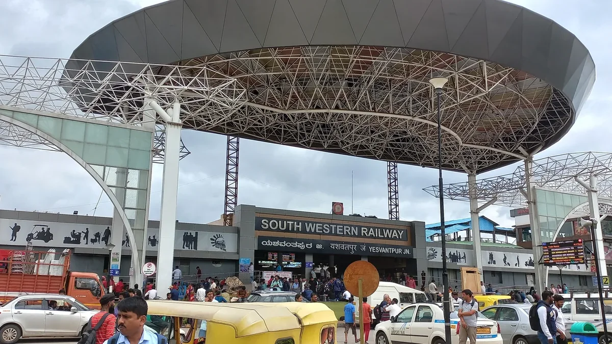Front entrance of Yeshwantpur Junction railway station in Bengaluru. Front entrance of Yeshwantpur Junction railway station in Bengaluru.