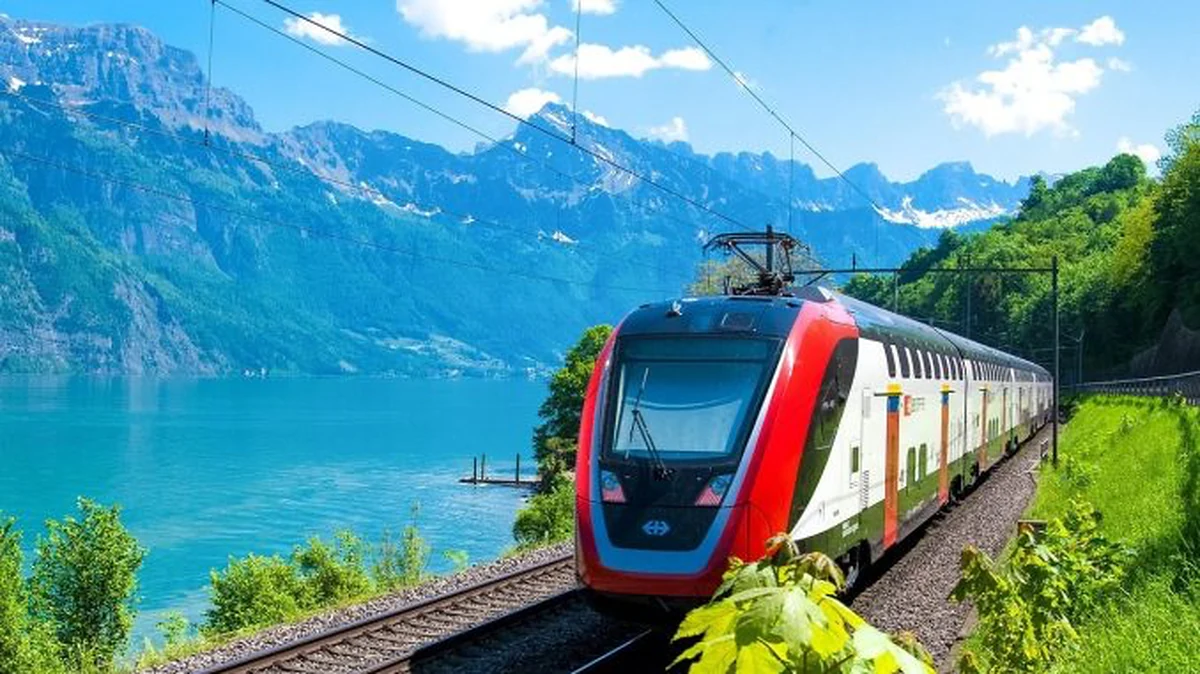 Swiss court upheld SBB’s dismissal of a driver found reading while operating a train, citing distraction and broken trust.
