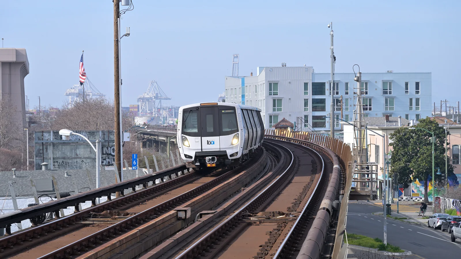 BART Yellow Line train approaching West Oakland station in Oakland