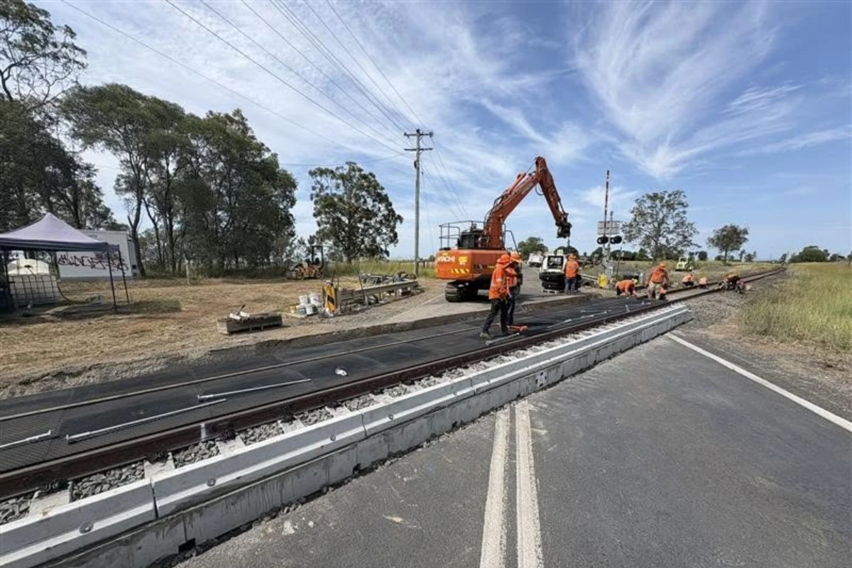 ARTC will deploy 250+ workers across 43 sites on the Hunter Valley and North Coast, with bridge, signal, track and defect work set for 22–24 August.