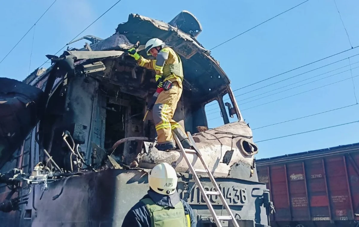 How Ukrzaliznytsia detected a drone threat, ordered a stop and evacuated 340 passengers after a fatal locomotive strike in Odesa region.