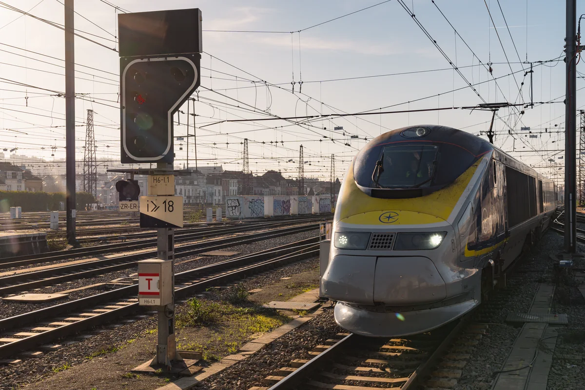 Eurostar e300 train under overhead wires in Brussels