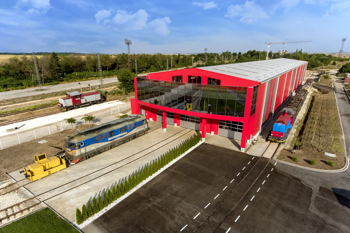 Express Service locomotive plant in Ruse with locomotives outside the production workshops