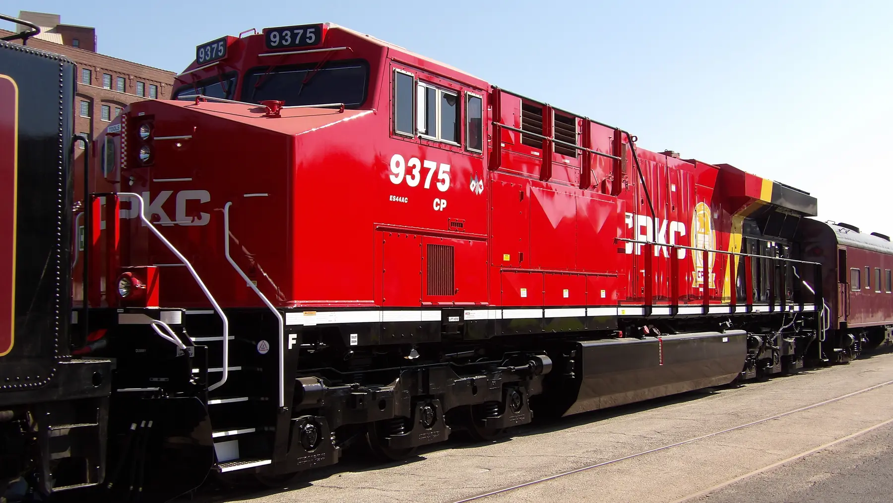 CPKC locomotive 9375 in the railway’s red livery