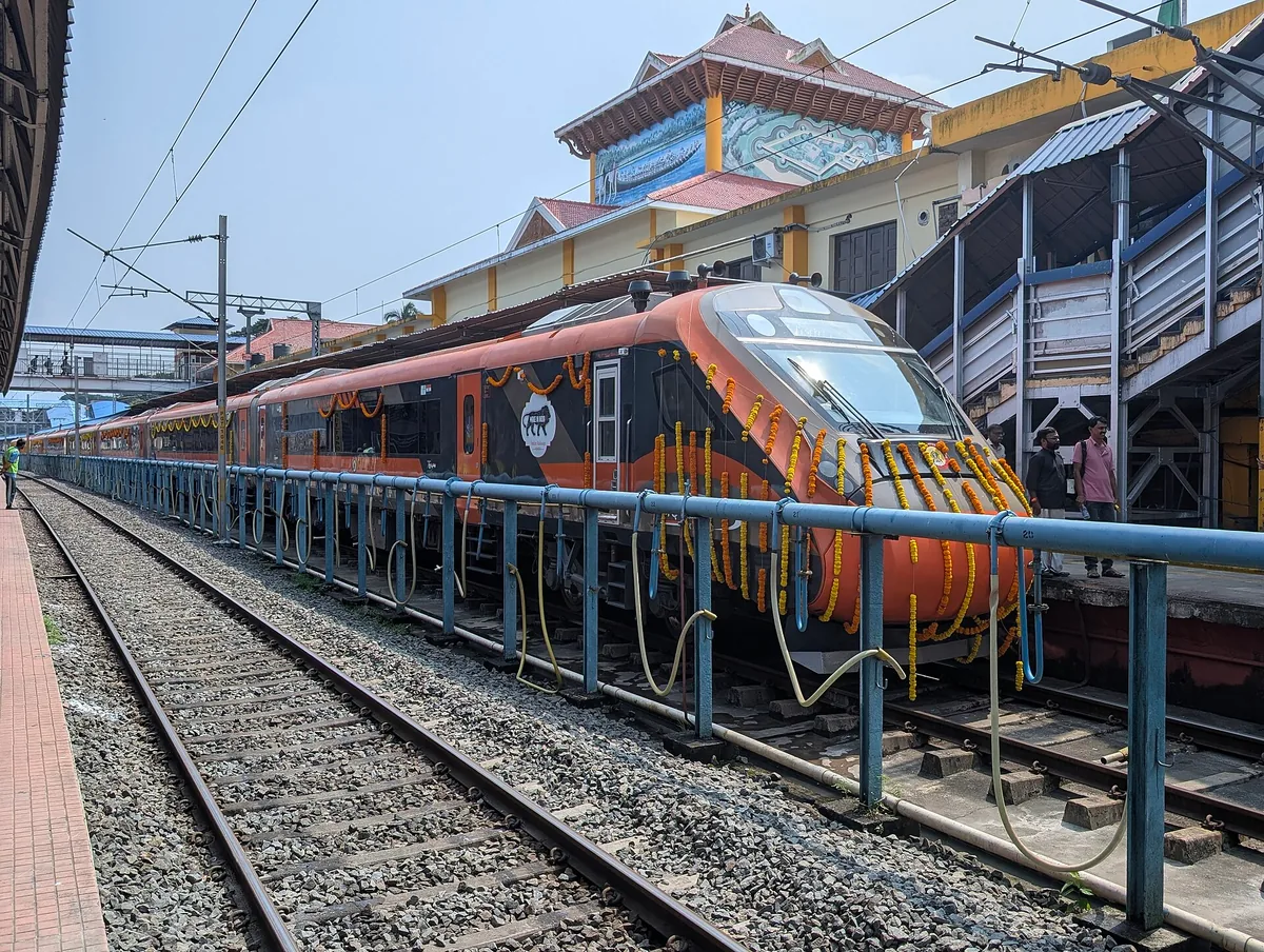 Bengaluru–Ernakulam Vande Bharat Express at Palakkad Junction