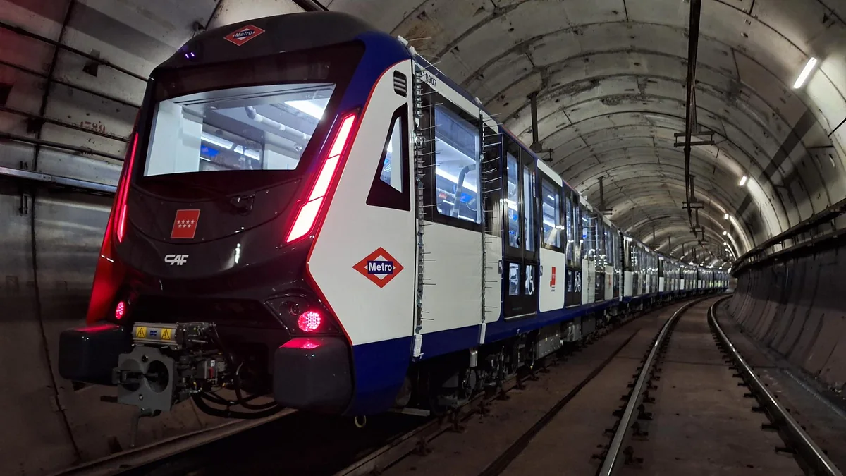 New CAF automatic train during testing on the Madrid Metro network