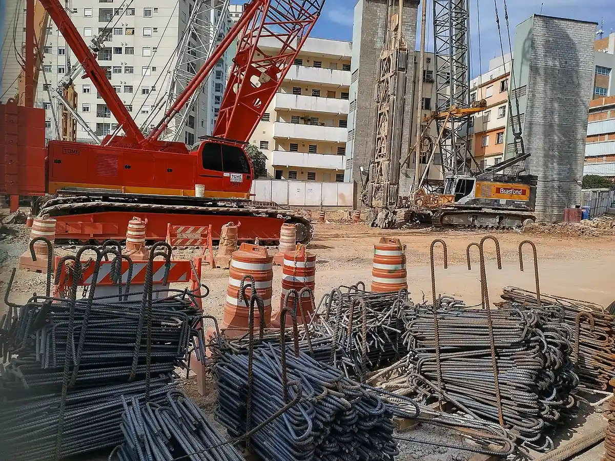 Works at the future 14-Bis-Saracura station in São Paulo