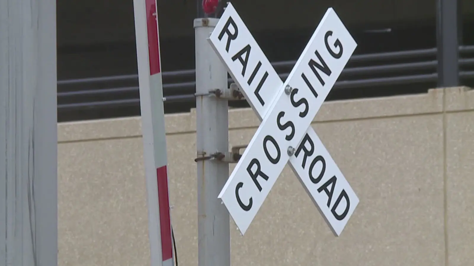Railroad crossing image for the Chicago-Quad Cities rail project announcement