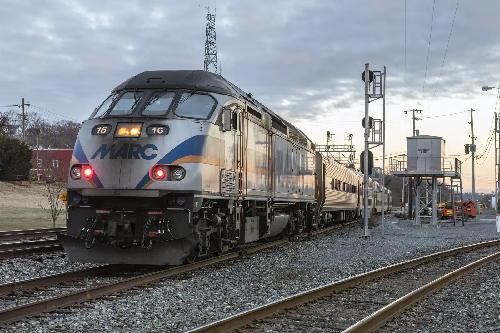 MARC Train locomotive and passenger cars at Brunswick station