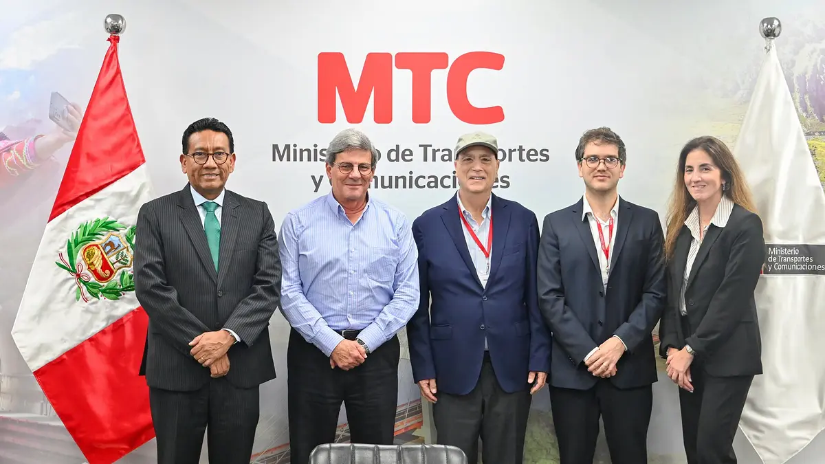 MTC and Ferrocarril Transandino representatives stand together after their railway meeting